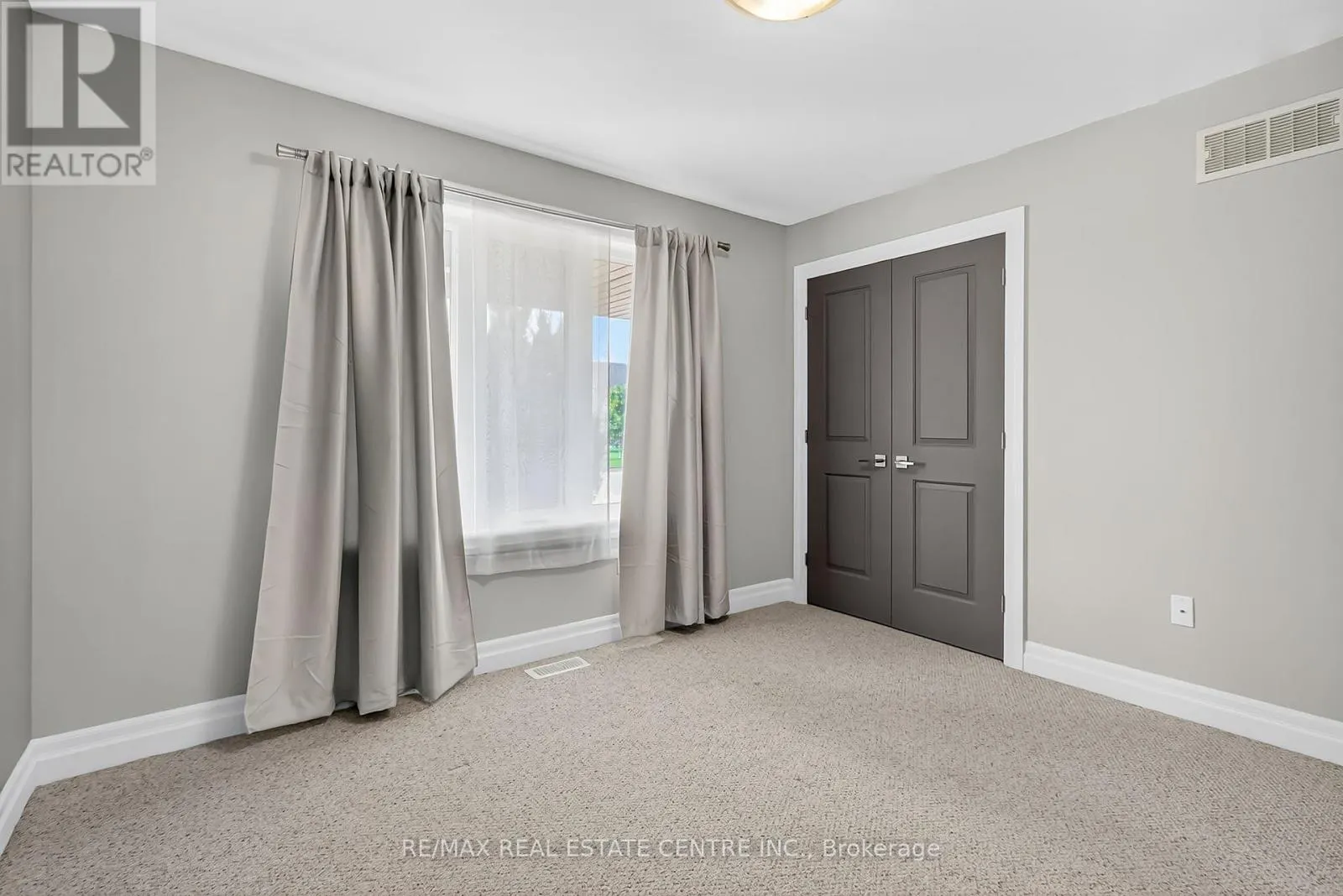520 MOLINARI CRESCENT