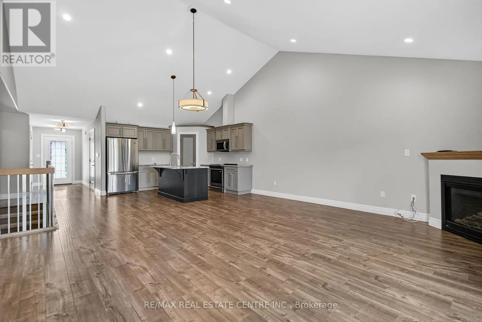 520 MOLINARI CRESCENT