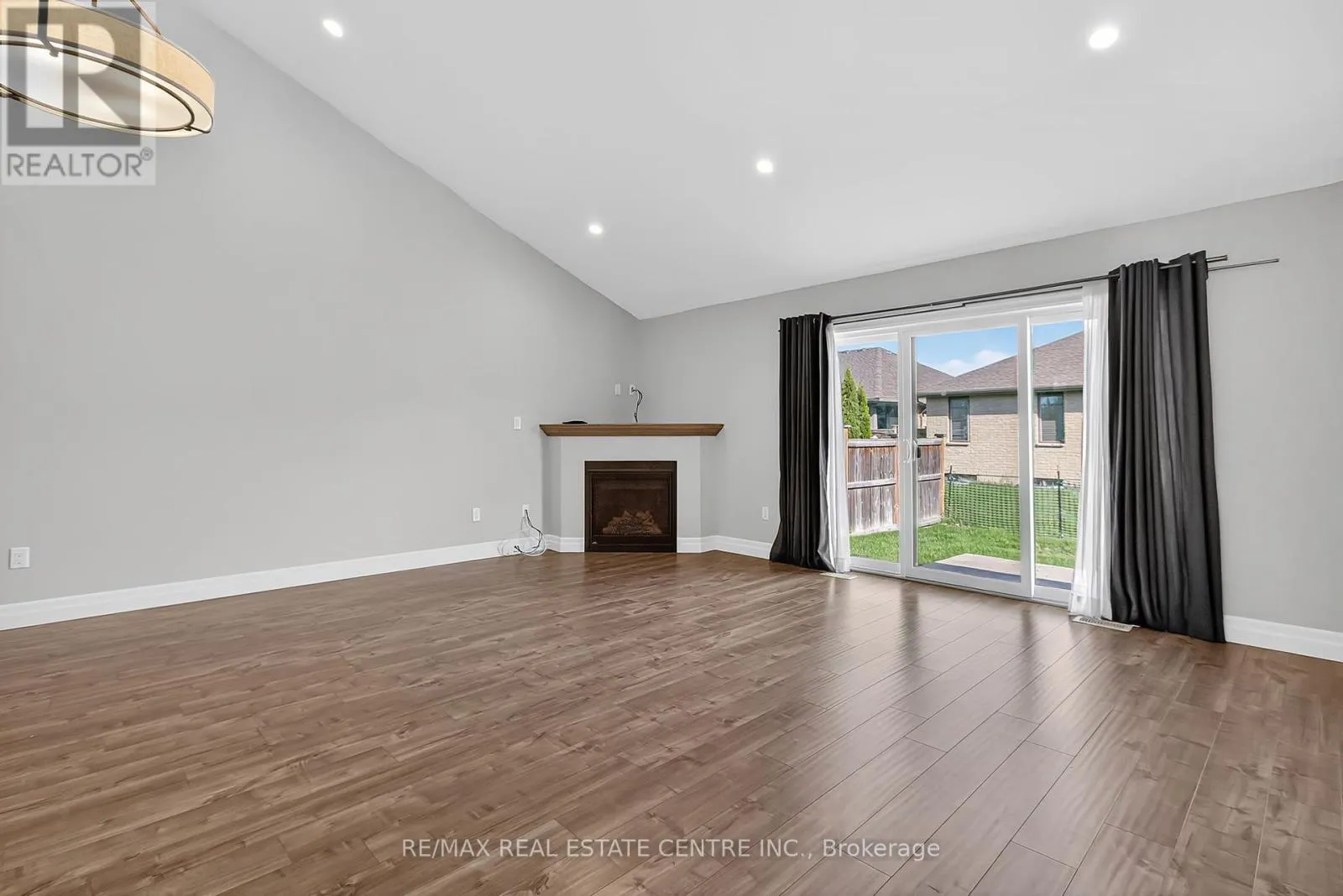 520 MOLINARI CRESCENT