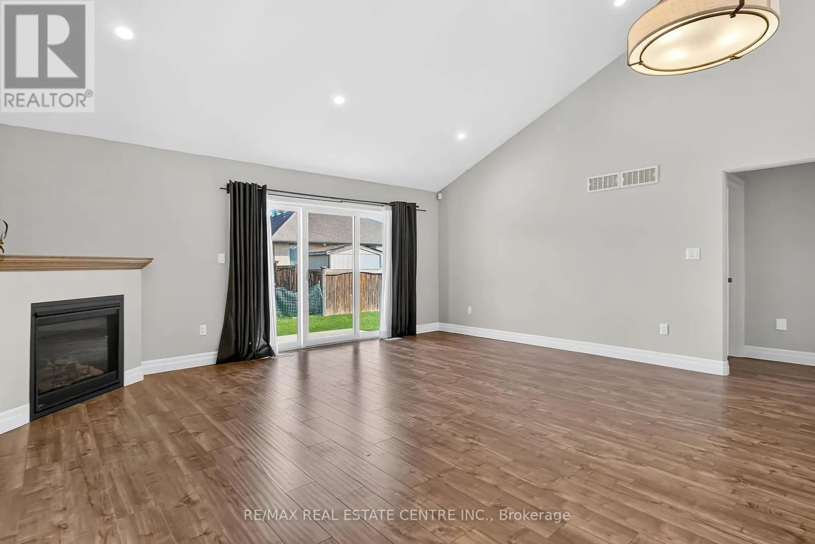 520 MOLINARI CRESCENT