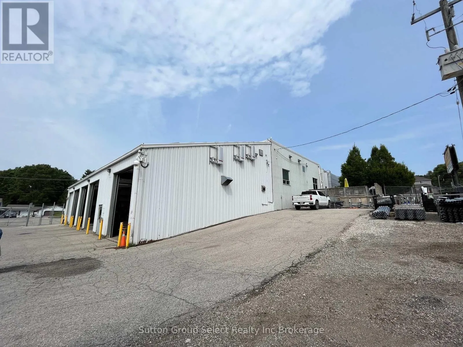 143 BELL STREET E