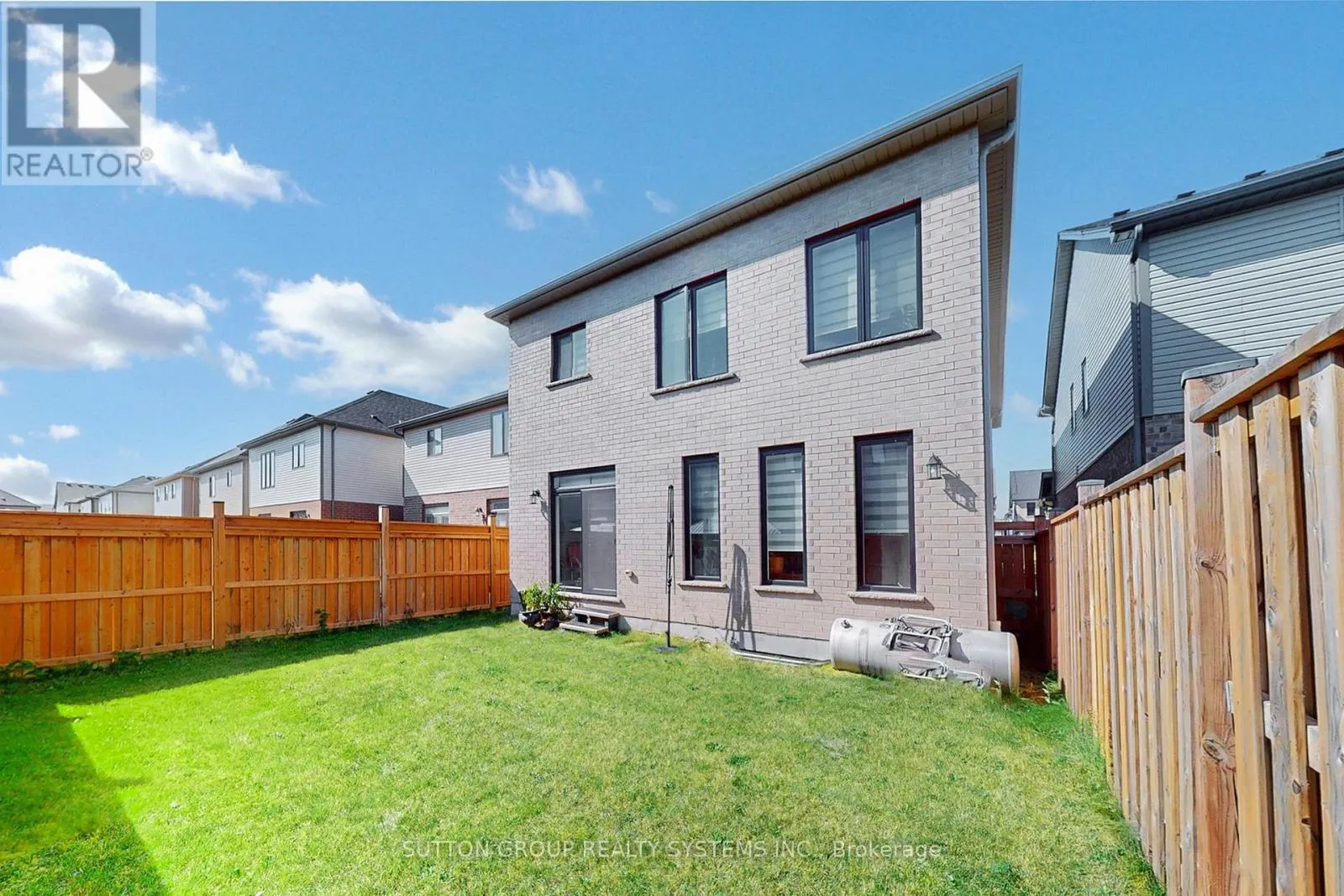 621 FLORENCEDALE CRESCENT
