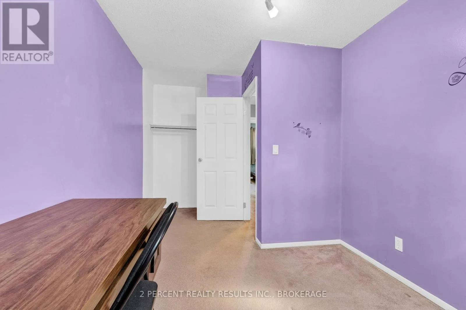 833 DATZELL LANE