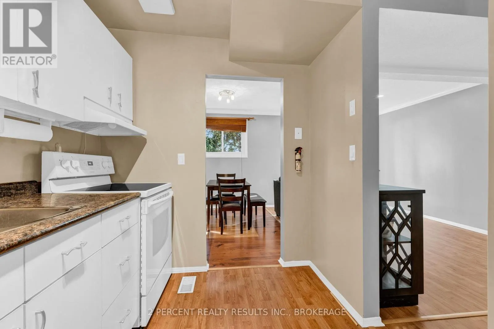 833 DATZELL LANE