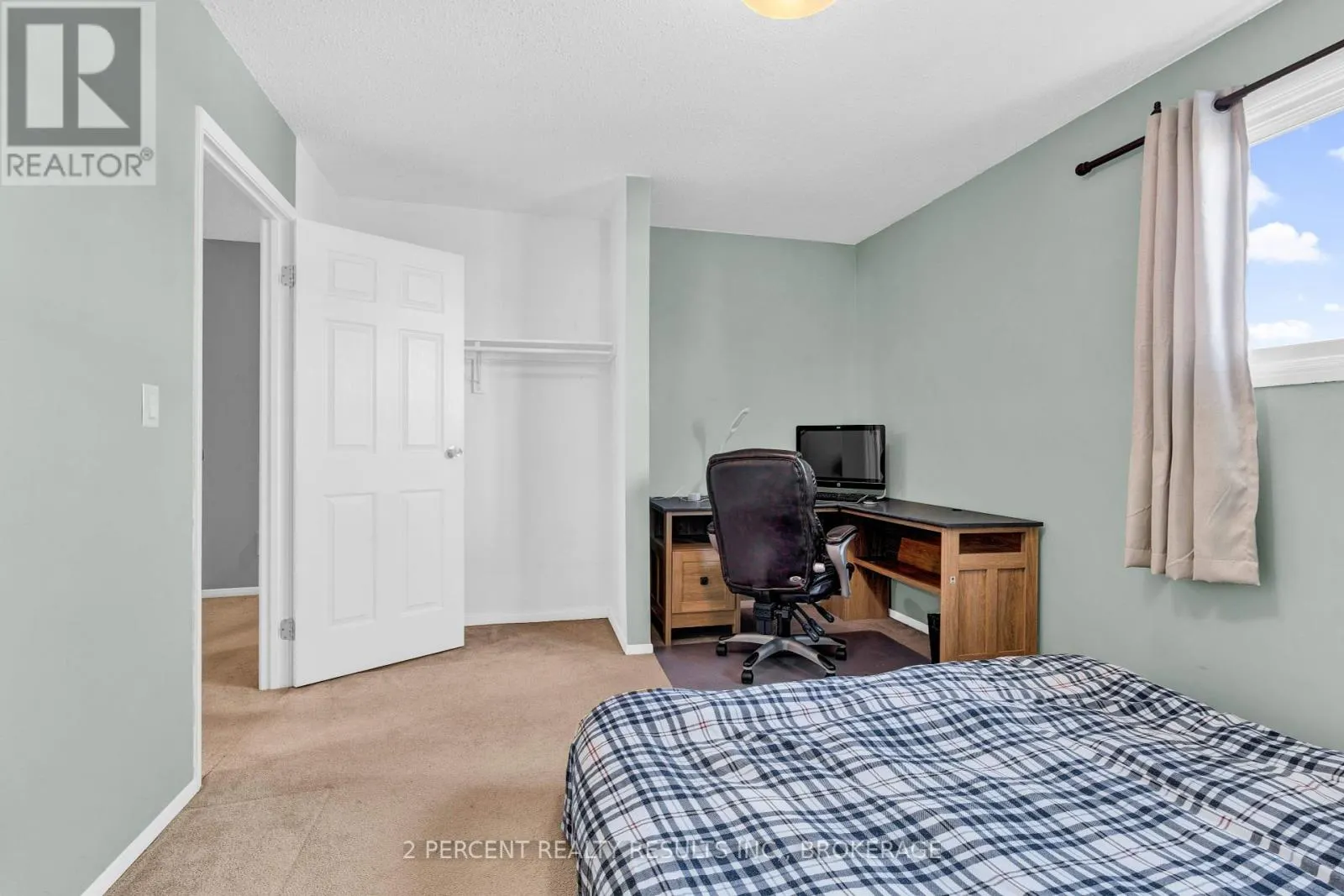 833 DATZELL LANE