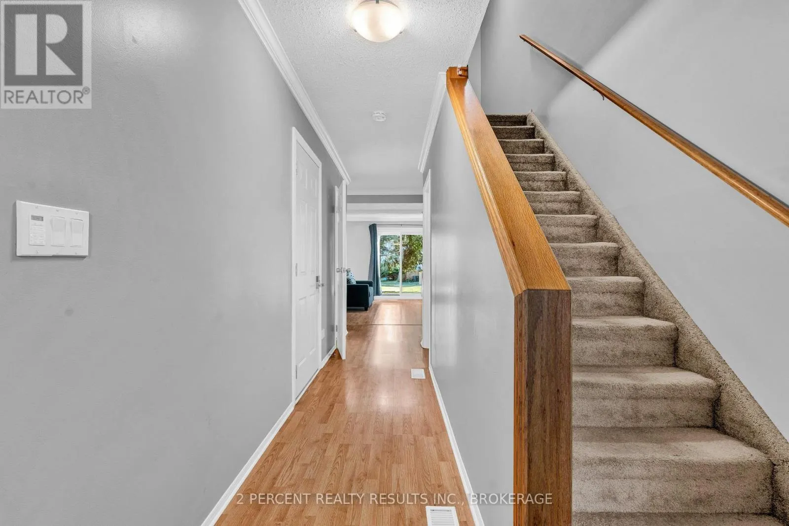 833 DATZELL LANE
