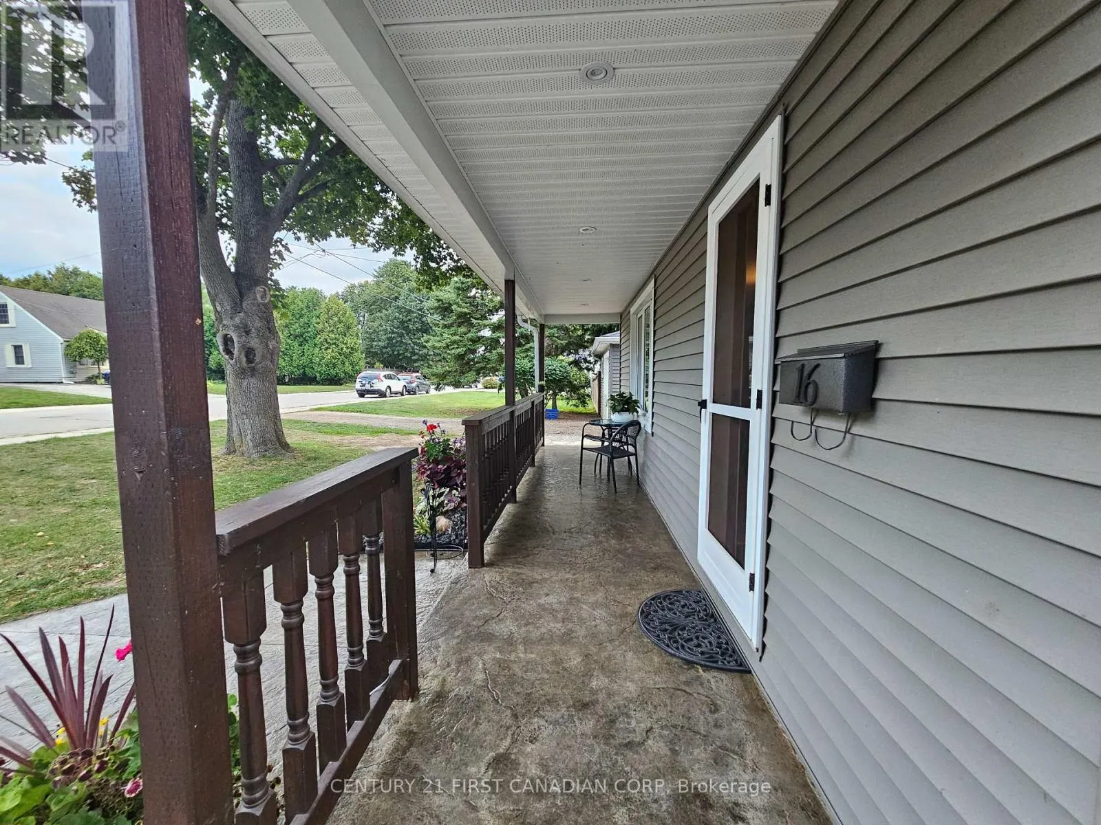 16 CHURCHILL DRIVE