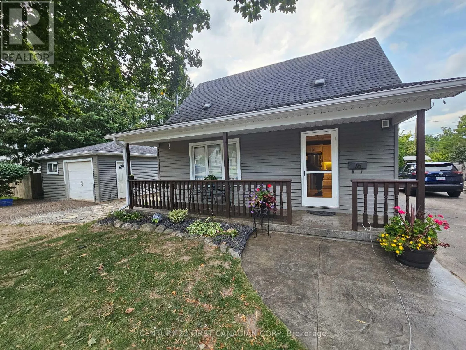 16 CHURCHILL DRIVE