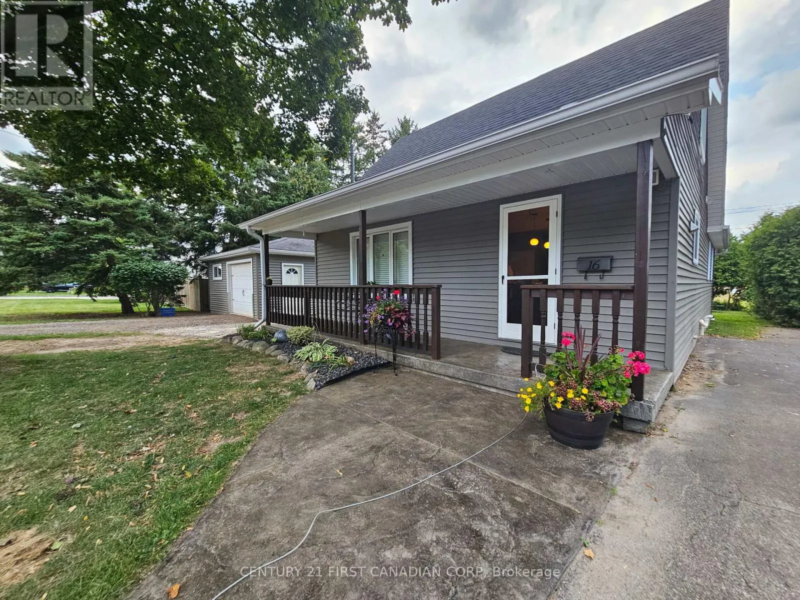 16 CHURCHILL DRIVE