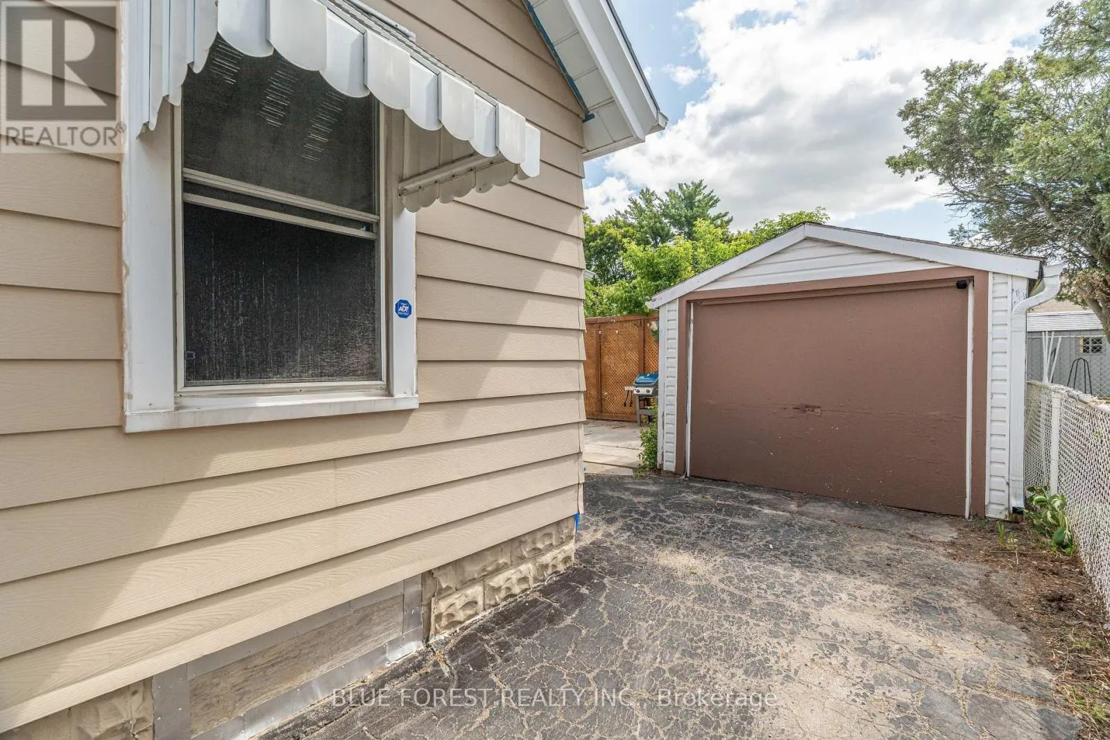 17 EMERY STREET E