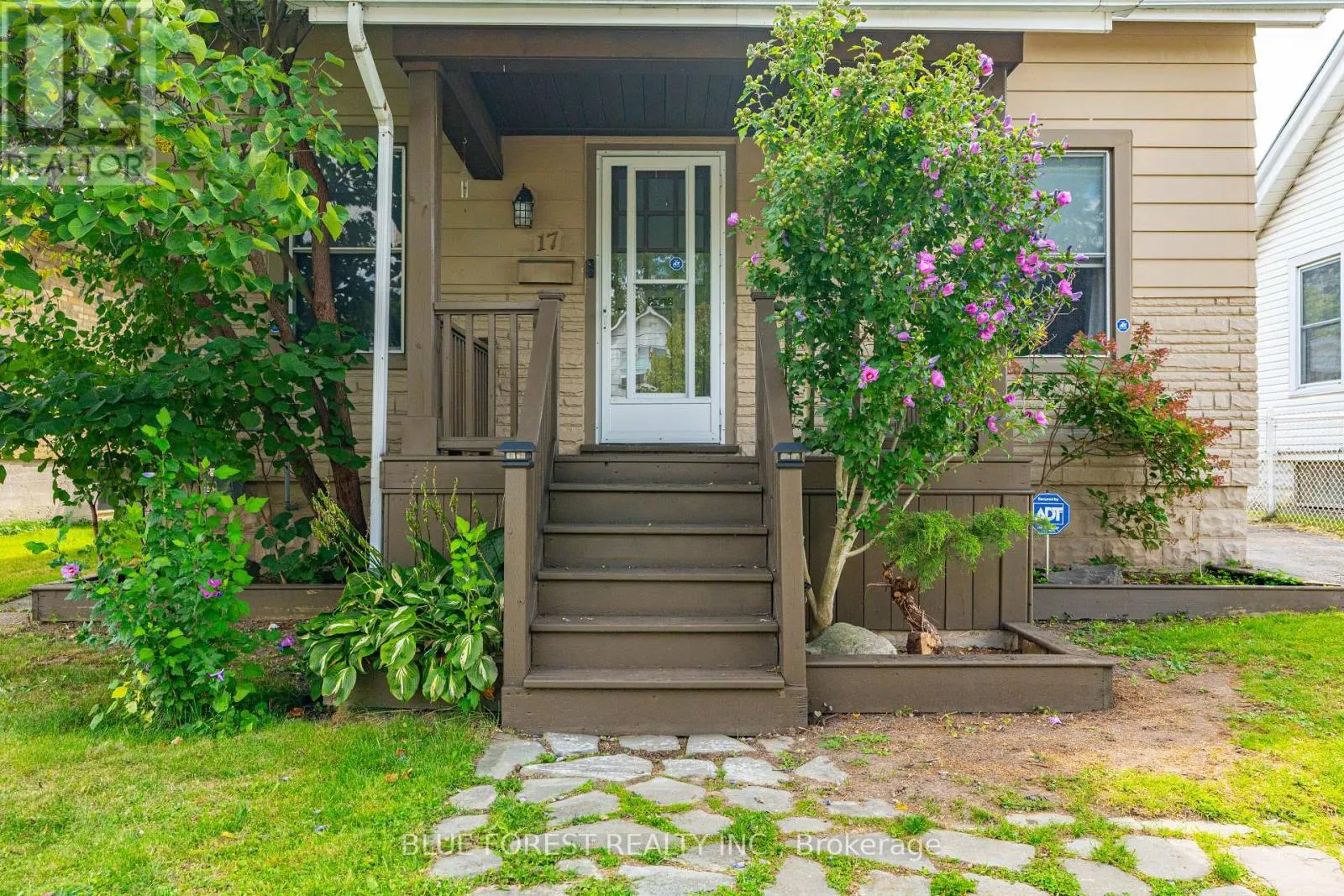 17 EMERY STREET E
