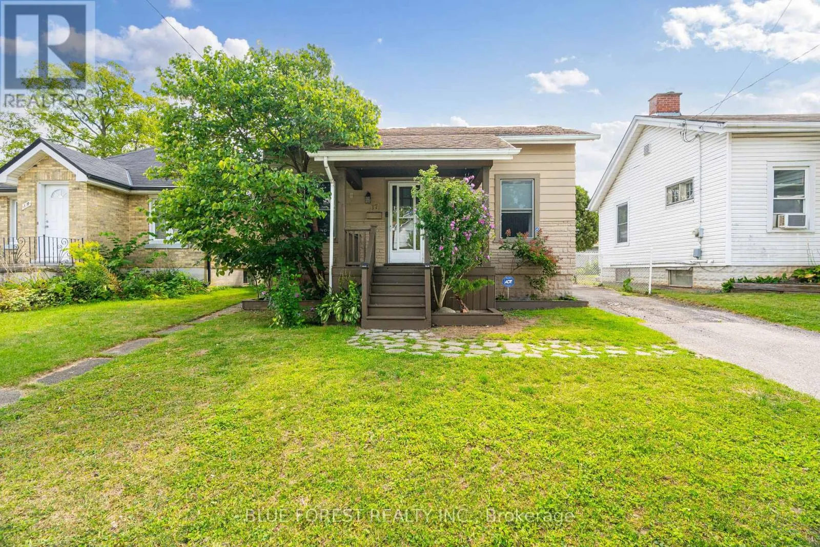 17 EMERY STREET E