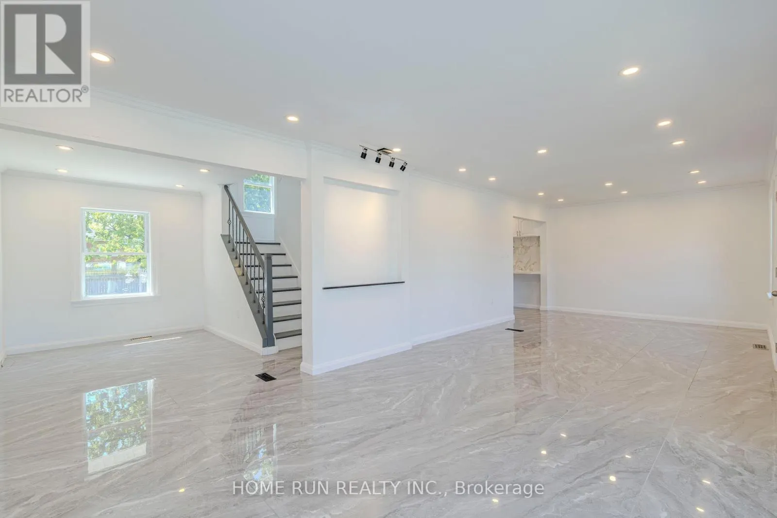 92 MEADOWLANDS DRIVE W