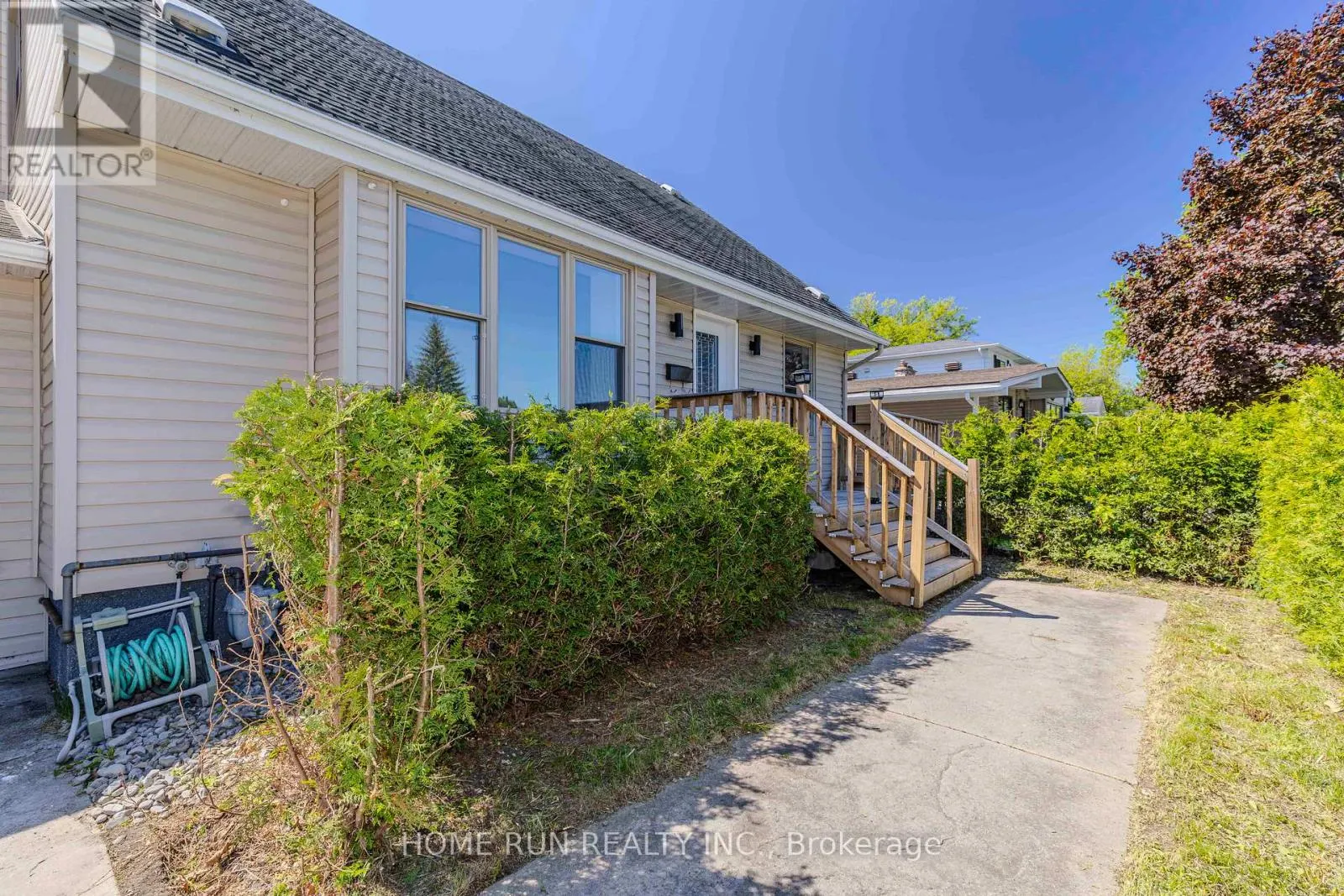 92 MEADOWLANDS DRIVE W