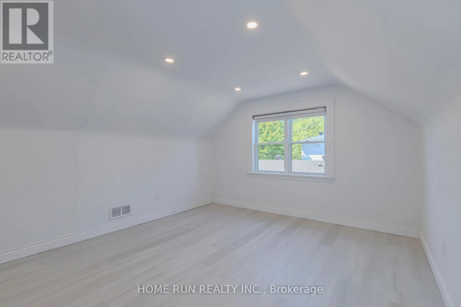 92 MEADOWLANDS DRIVE W