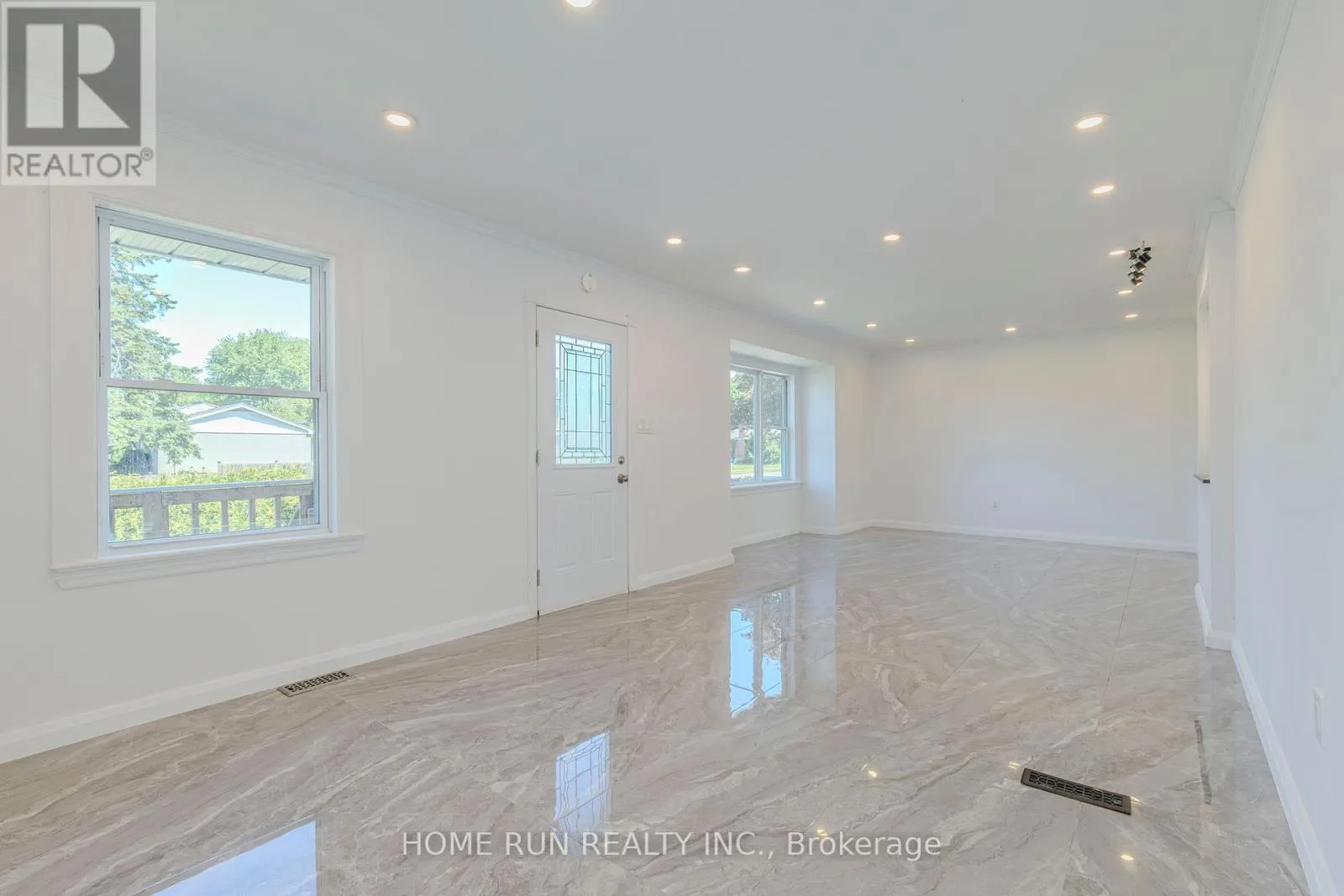 92 MEADOWLANDS DRIVE W