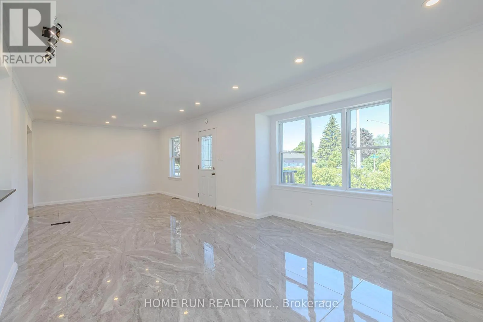 92 MEADOWLANDS DRIVE W