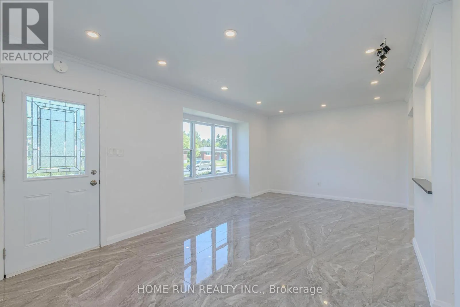92 MEADOWLANDS DRIVE W