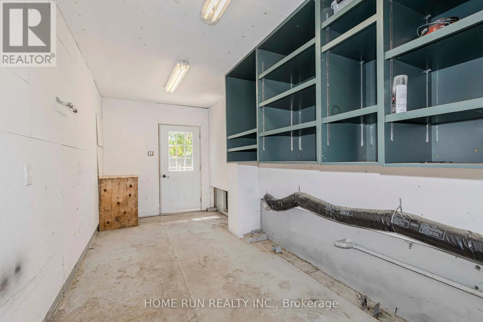 92 MEADOWLANDS DRIVE W