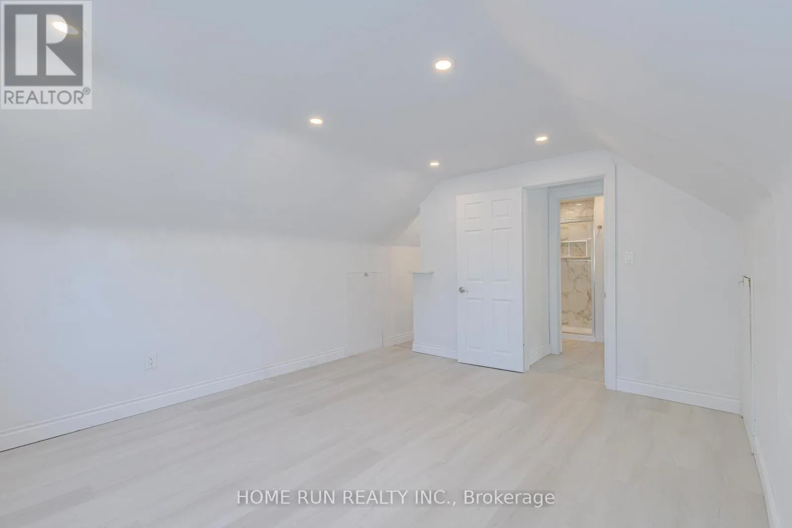 92 MEADOWLANDS DRIVE W