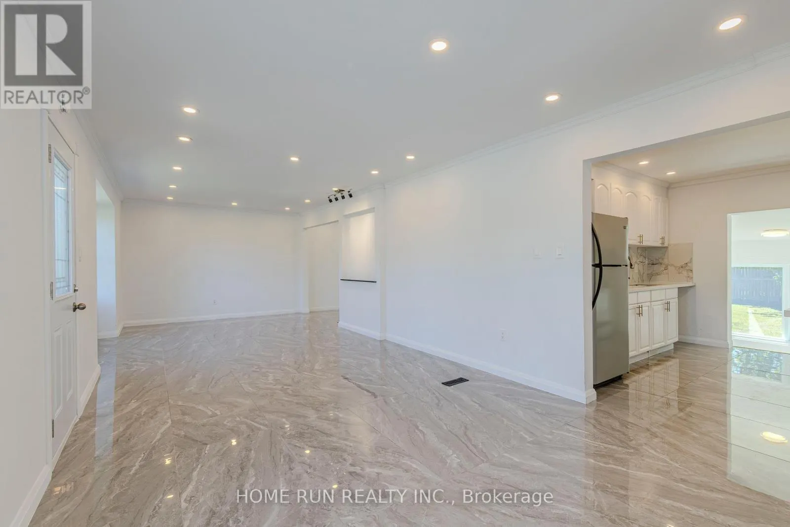 92 MEADOWLANDS DRIVE W