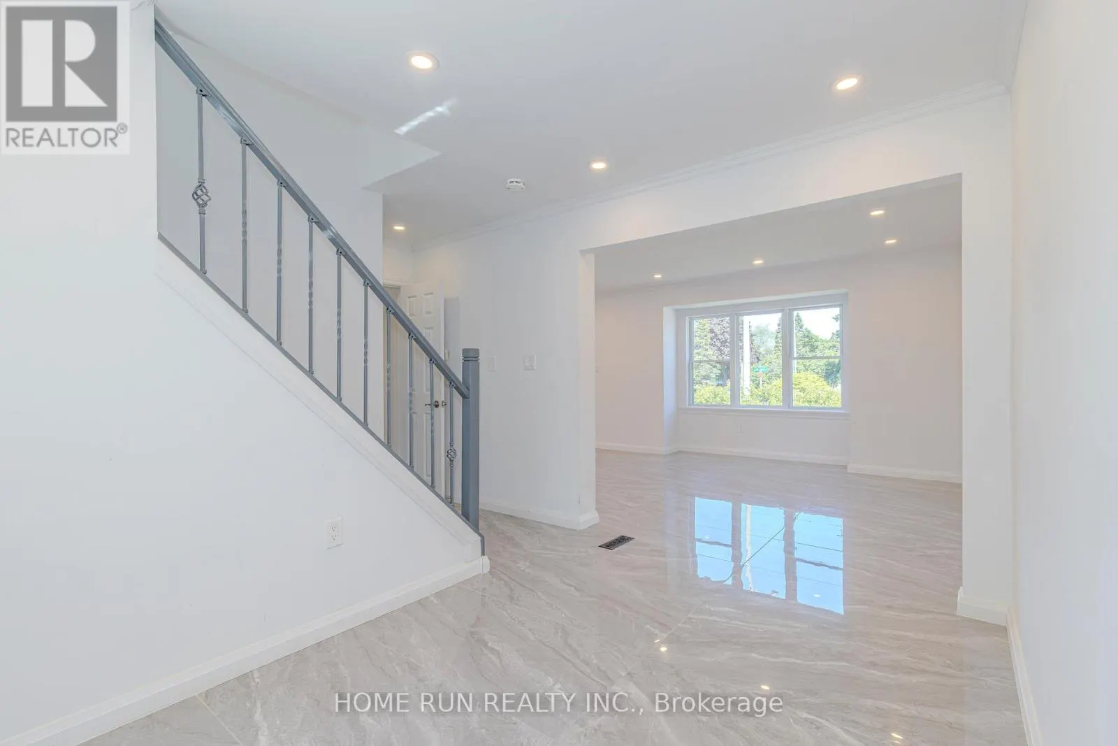 92 MEADOWLANDS DRIVE W