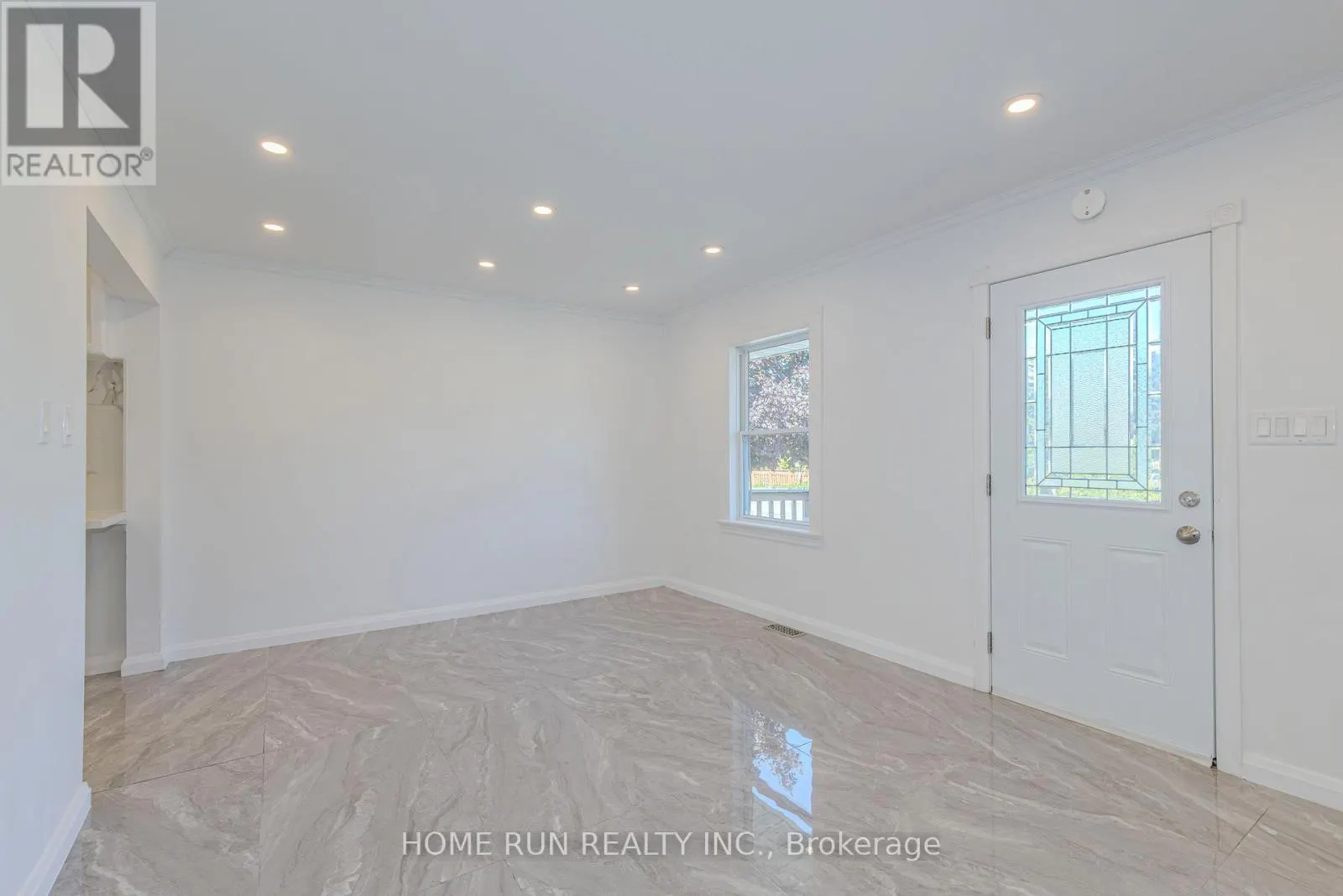 92 MEADOWLANDS DRIVE W