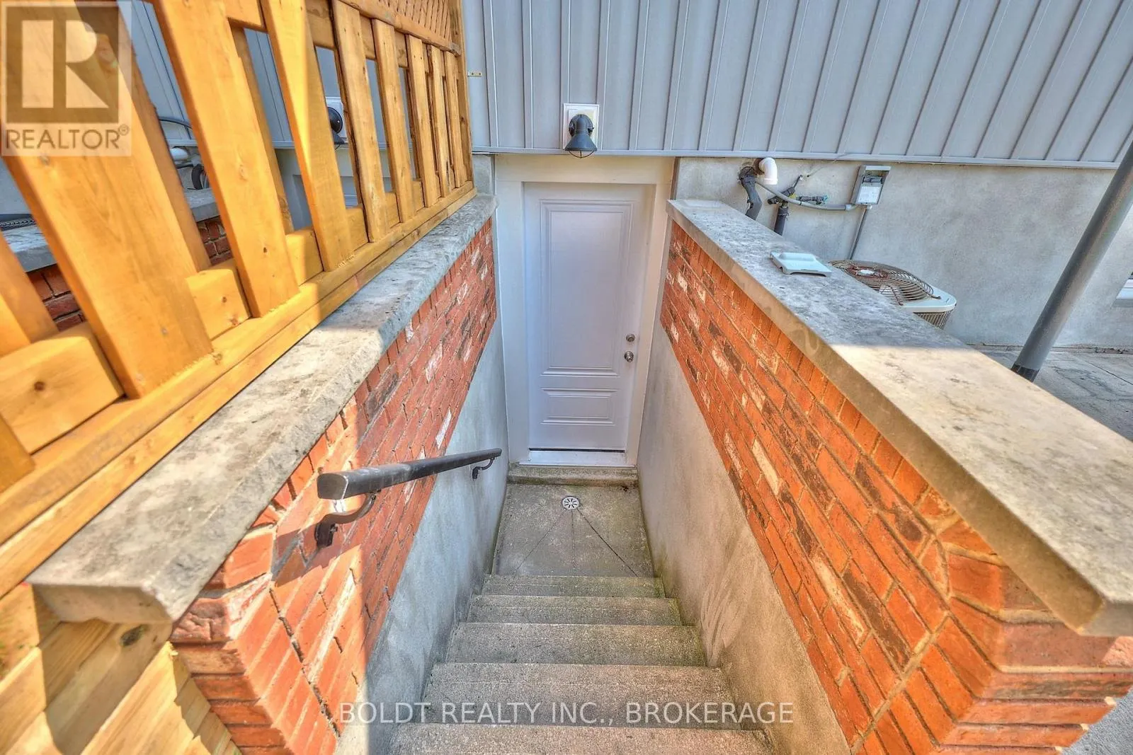 17 COLBORNE STREET