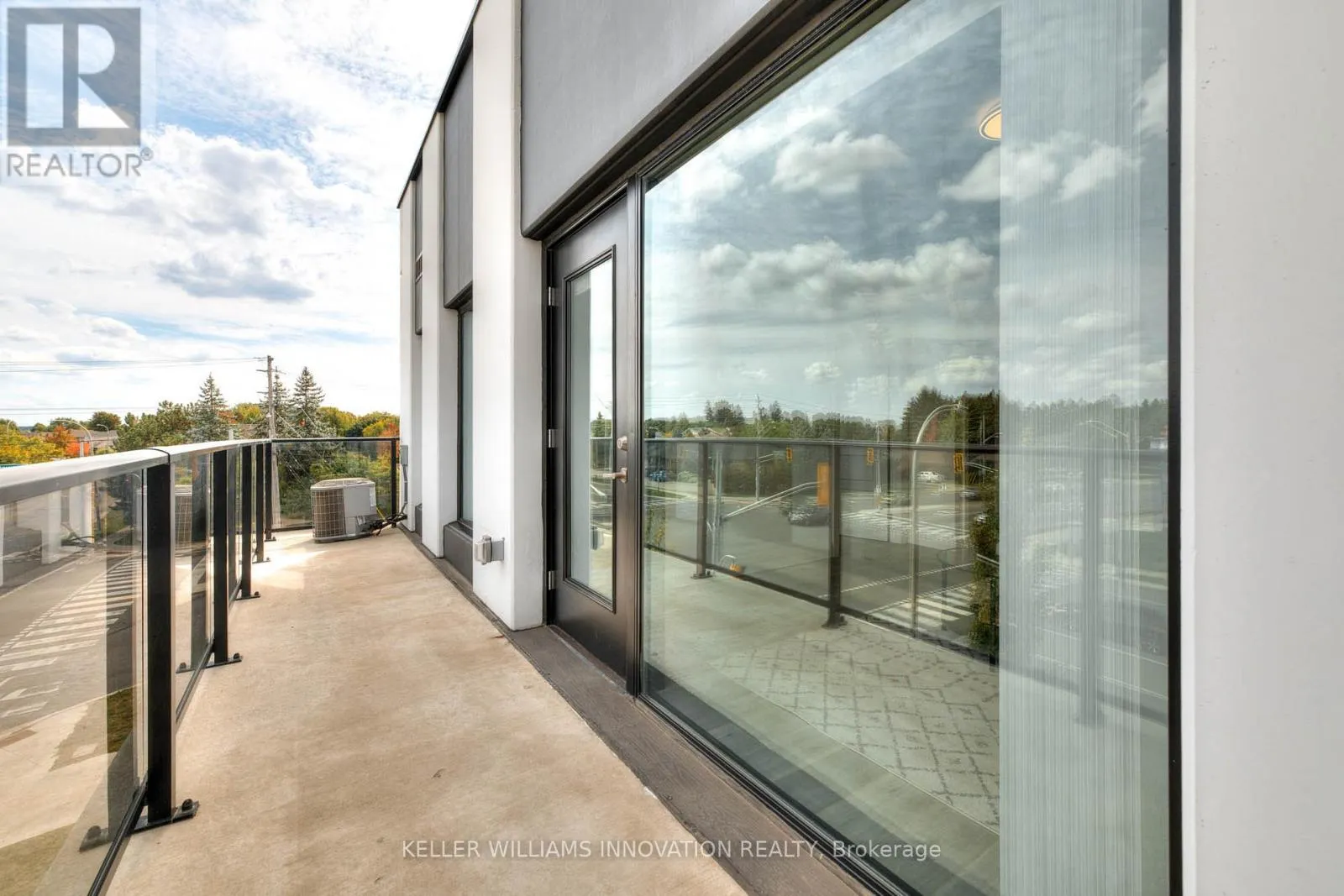 318 - 5 WAKE ROBIN DRIVE