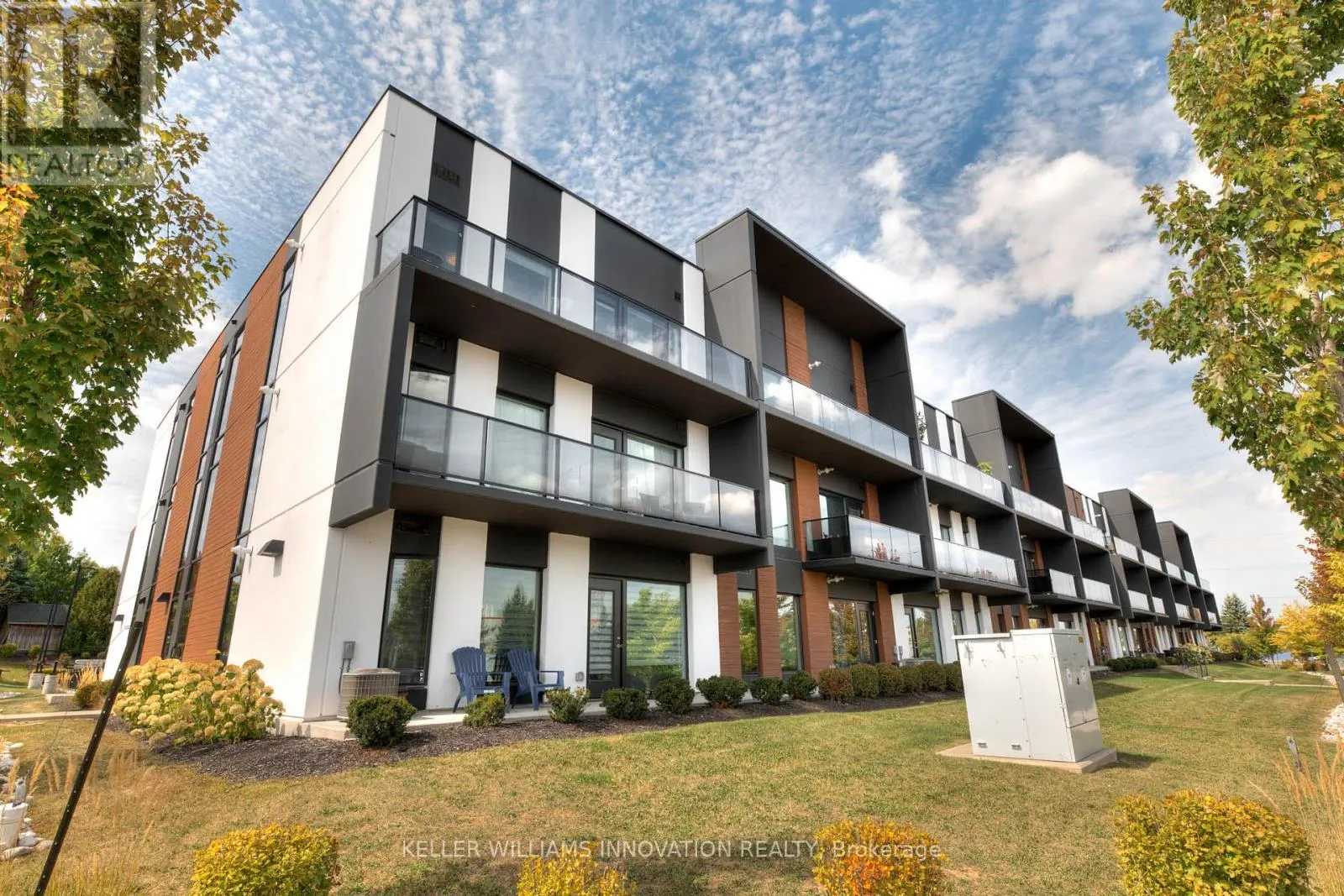318 - 5 WAKE ROBIN DRIVE