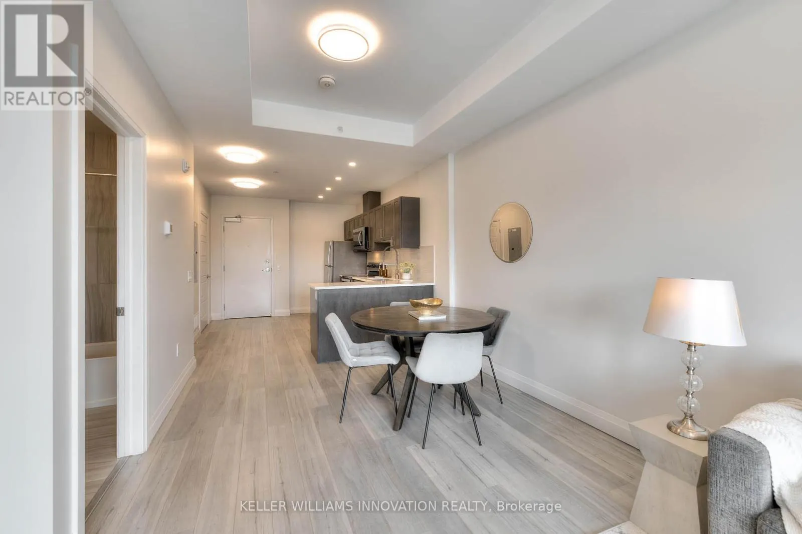 318 - 5 WAKE ROBIN DRIVE