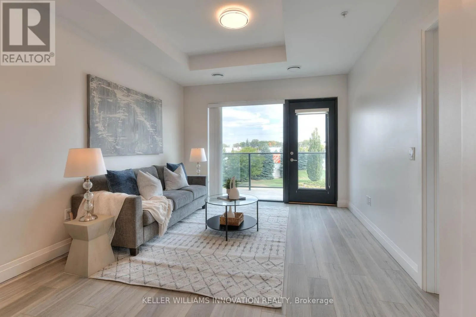 318 - 5 WAKE ROBIN DRIVE