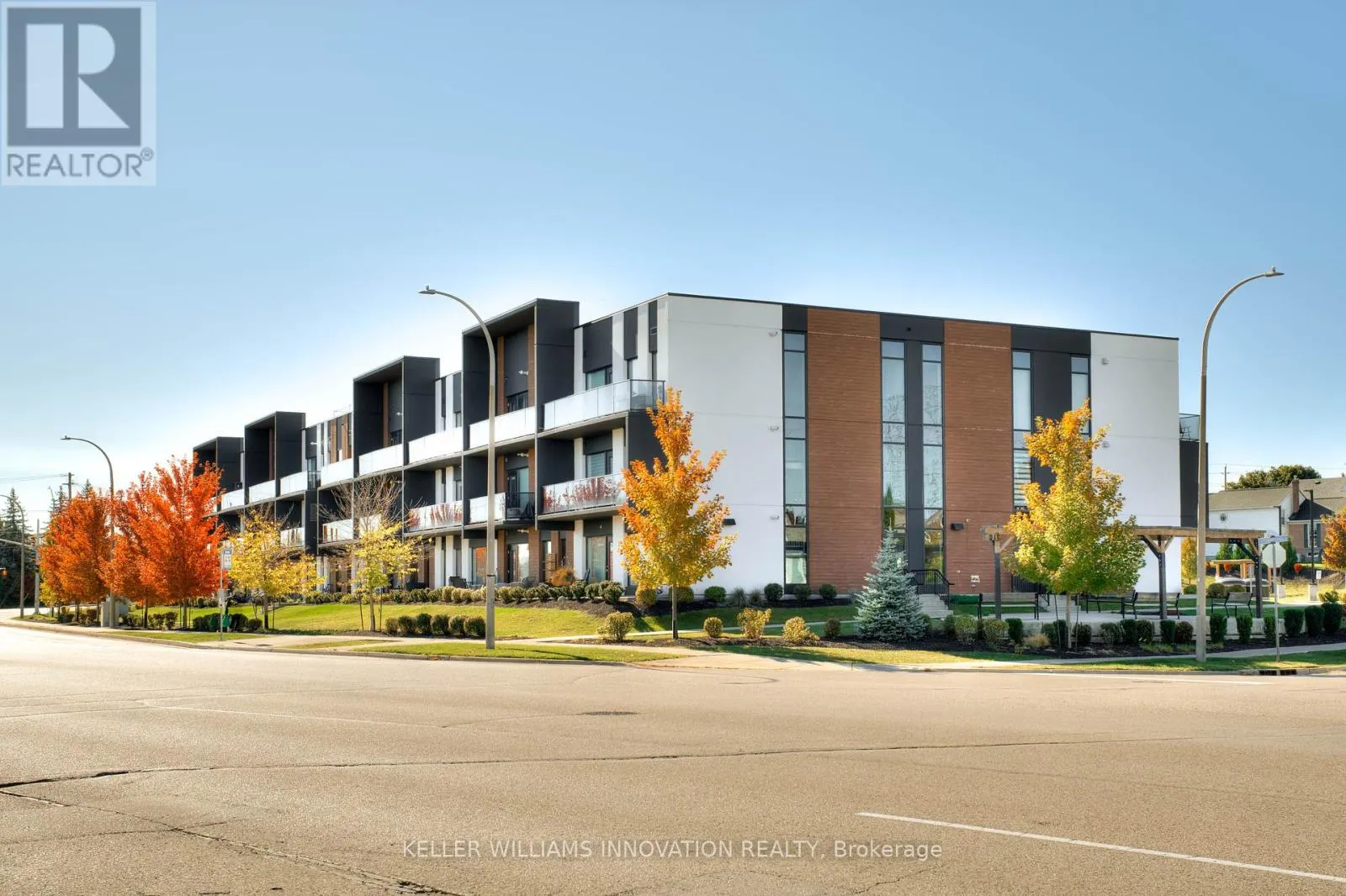 318 - 5 WAKE ROBIN DRIVE