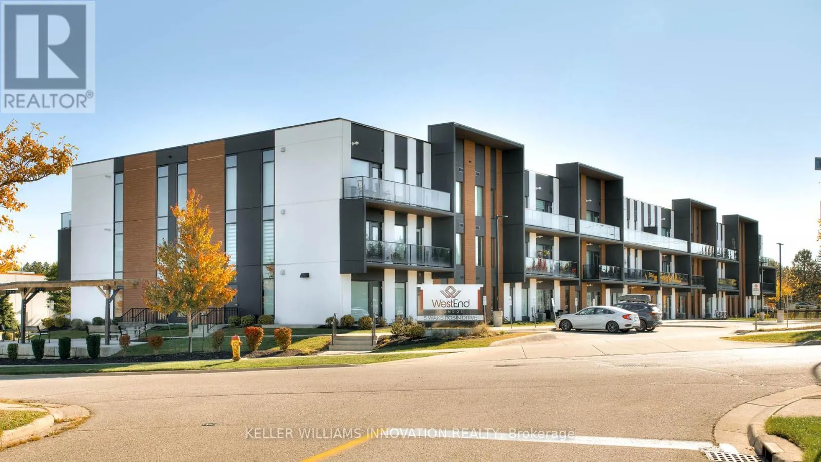 318 - 5 WAKE ROBIN DRIVE