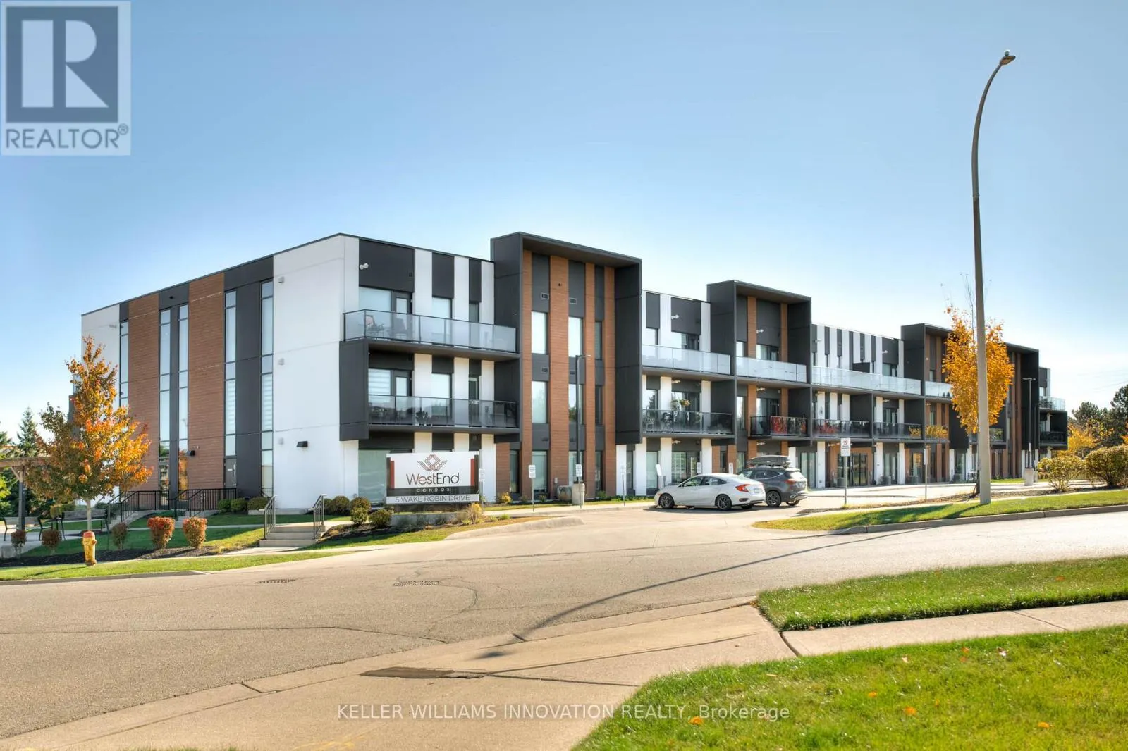 318 - 5 WAKE ROBIN DRIVE
