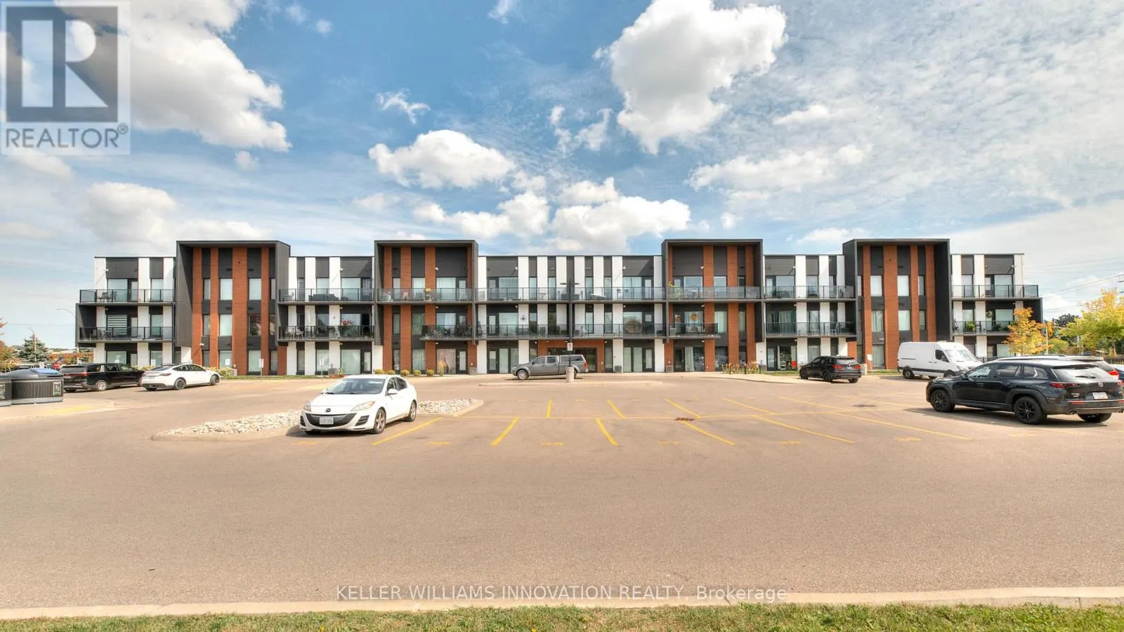 318 - 5 WAKE ROBIN DRIVE