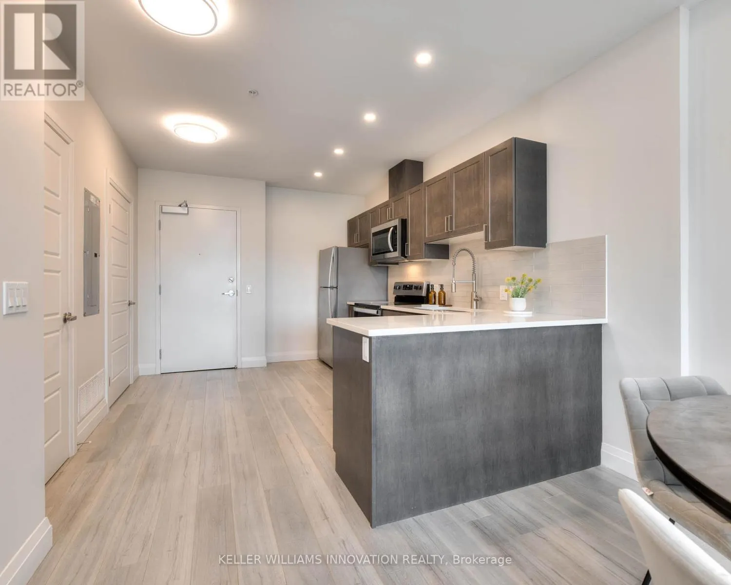 318 - 5 WAKE ROBIN DRIVE