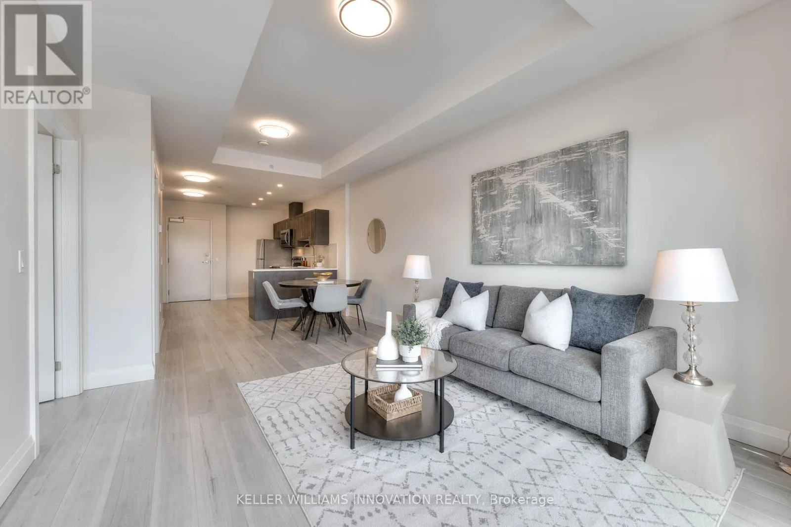 318 - 5 WAKE ROBIN DRIVE