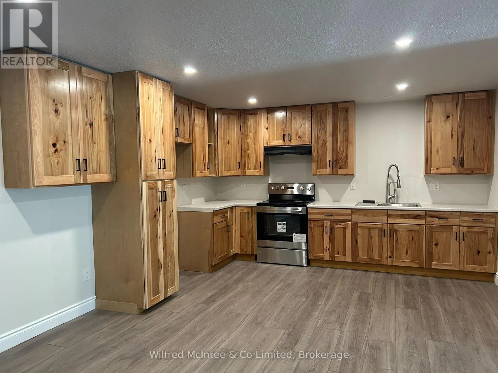 5 - 380 1ST AVENUE N, #5