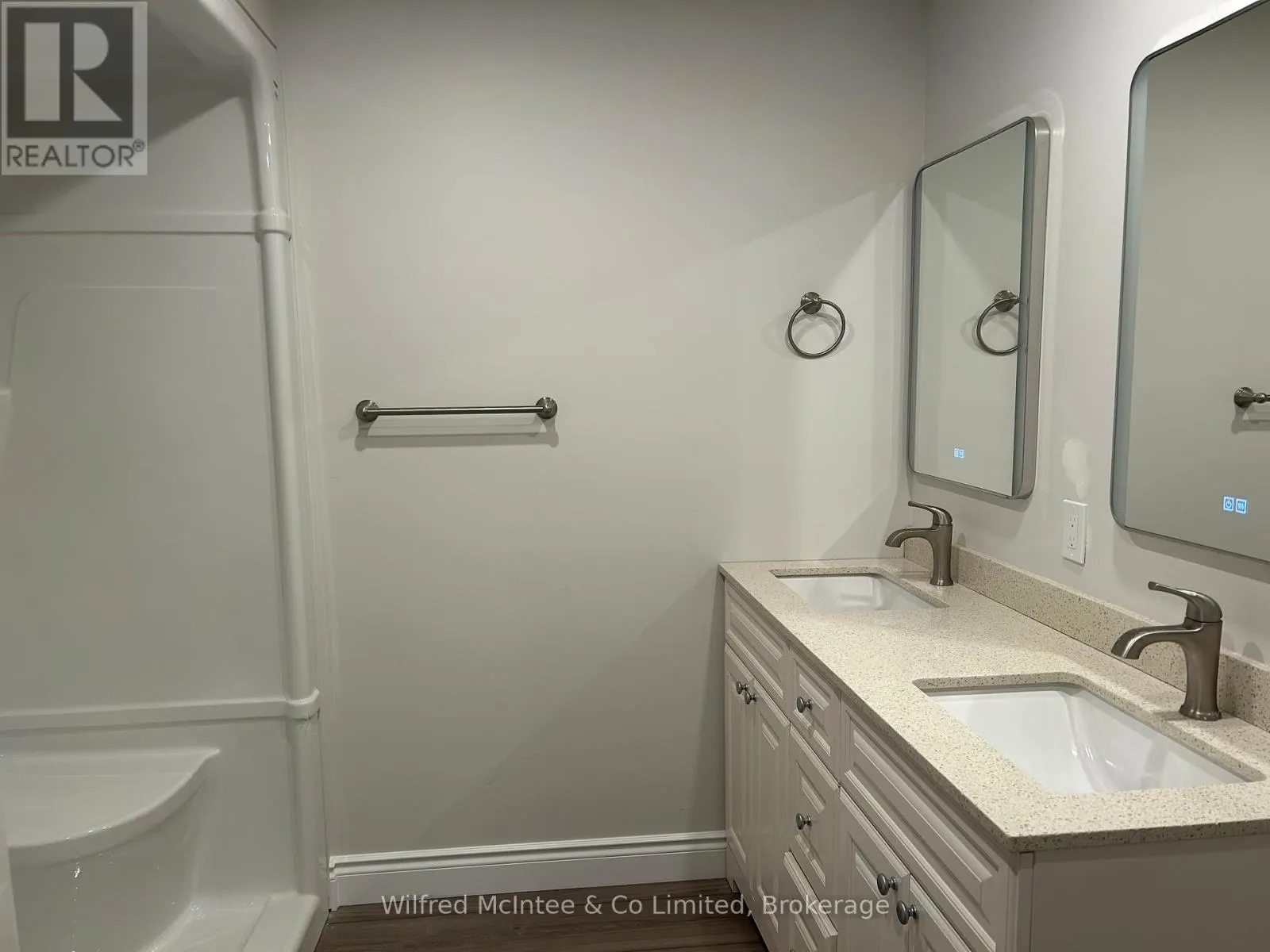 5 - 380 1ST AVENUE N, #5
