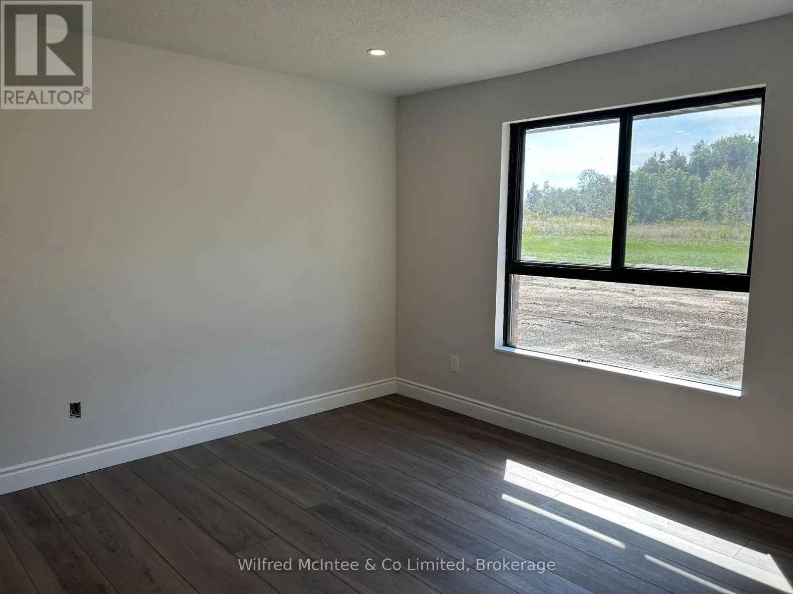 5 - 380 1ST AVENUE N, #5