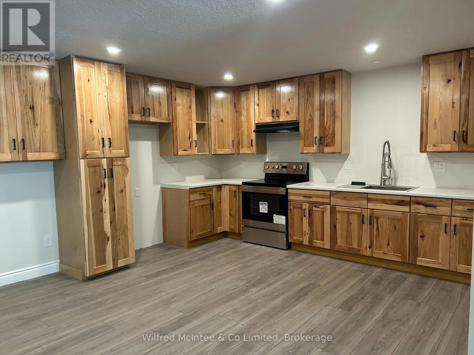 5 - 380 1ST AVENUE N, #5