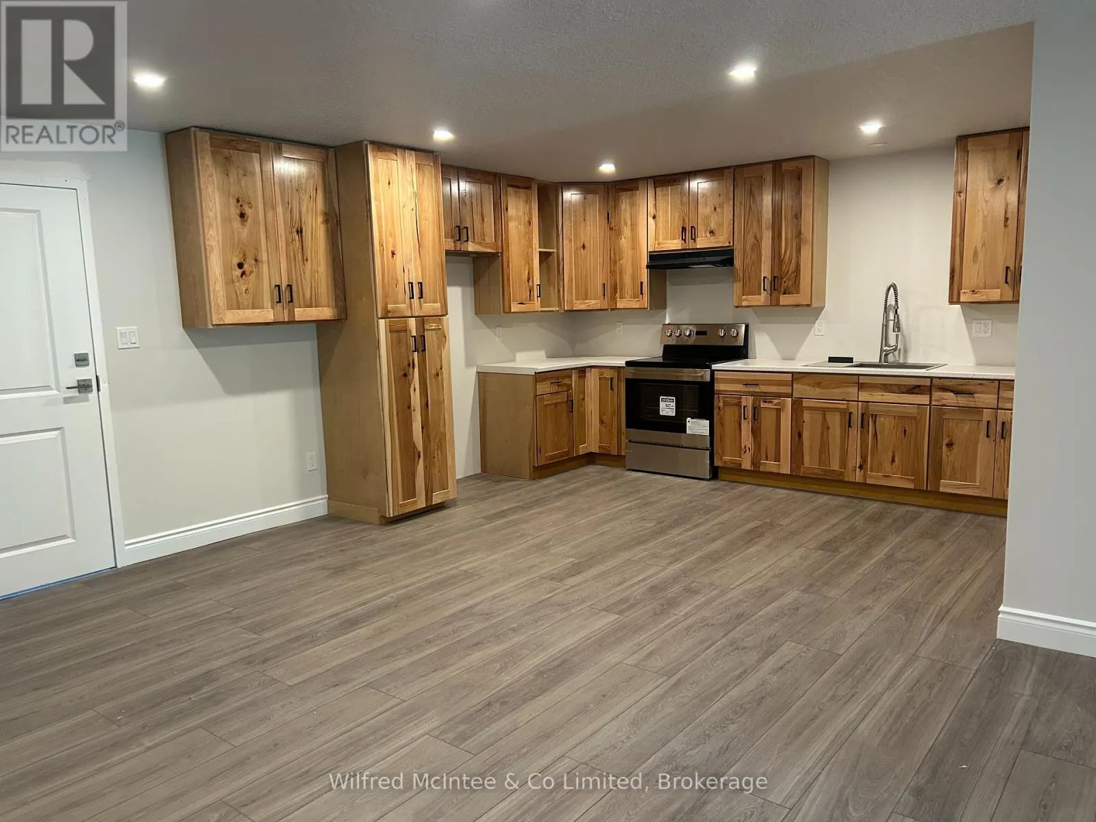 5 - 380 1ST AVENUE N, #5