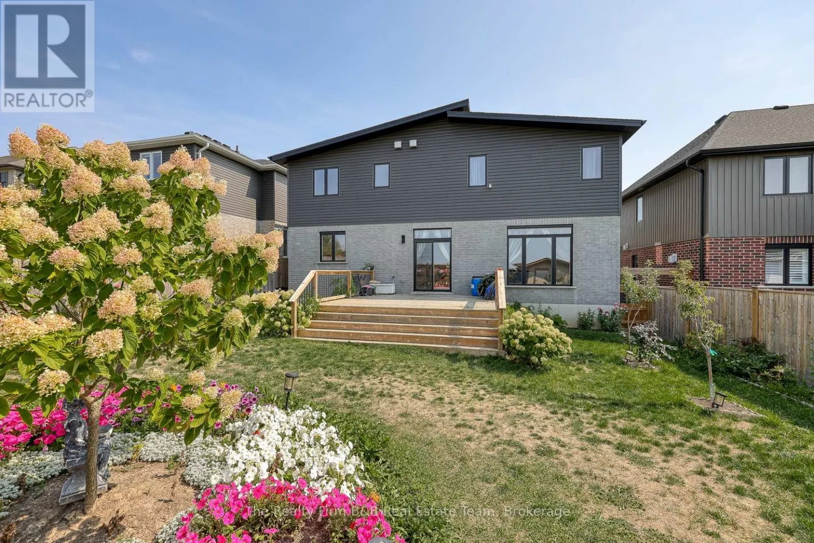 42 PEGGY AVENUE