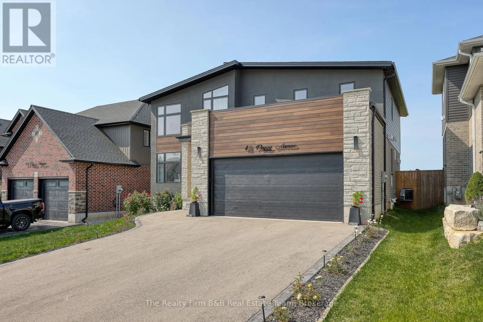 42 PEGGY AVENUE