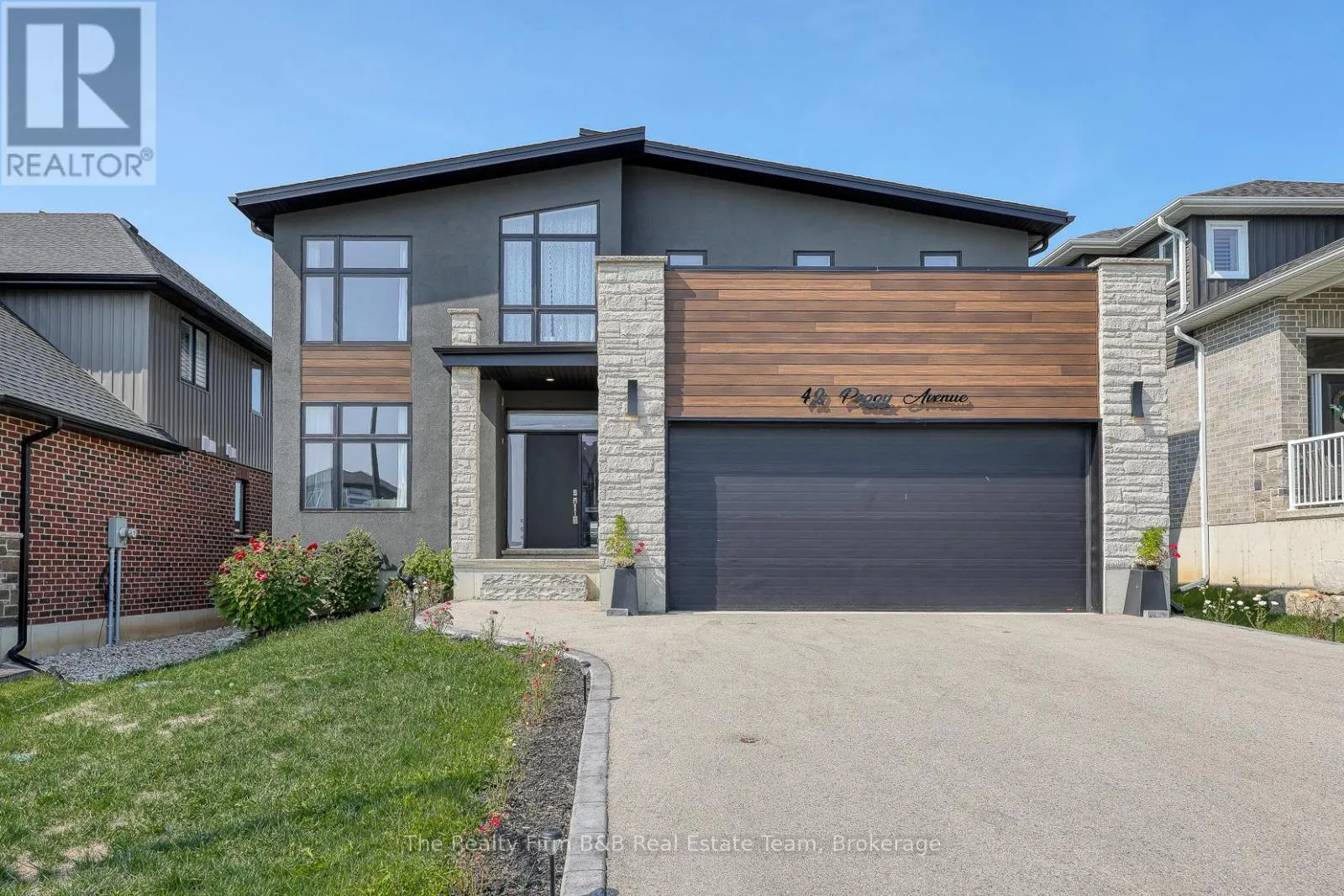 42 PEGGY AVENUE