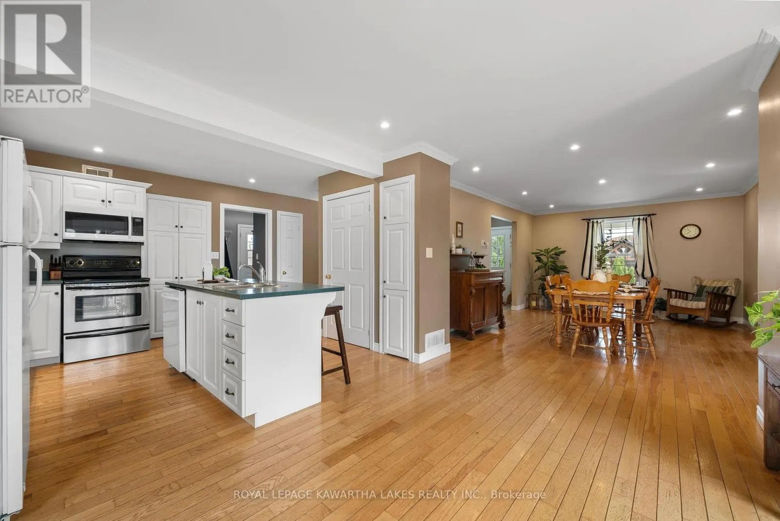 890 WOODVILLE ROAD