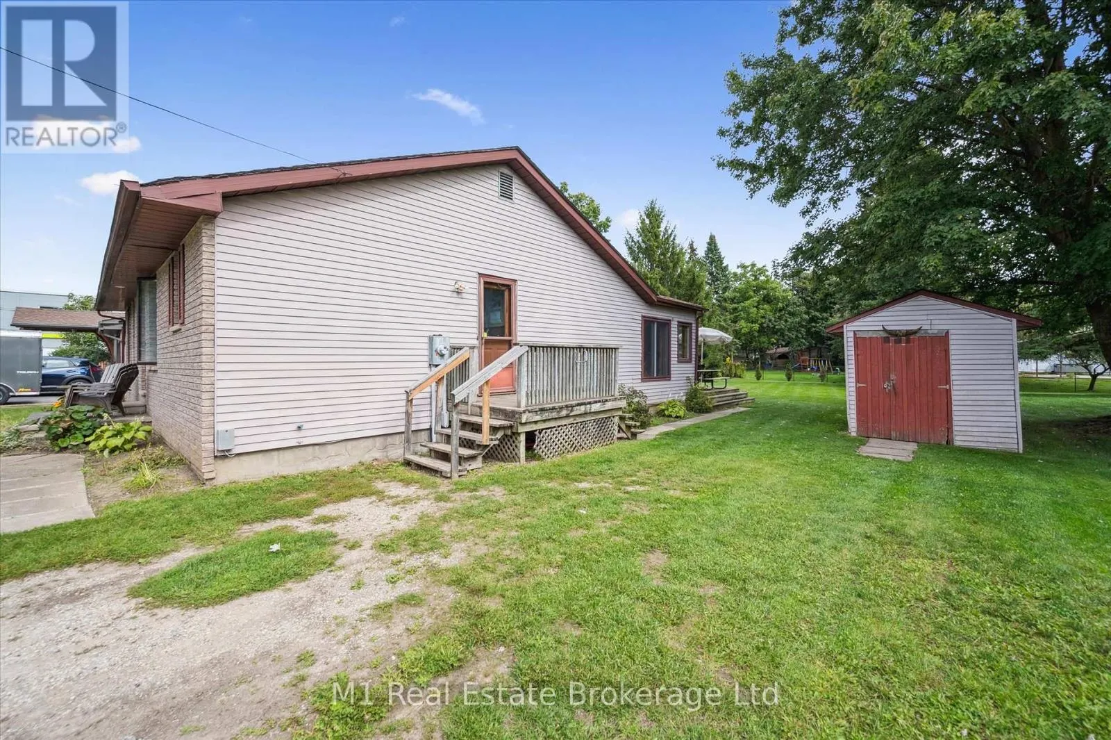 33 19 SIDE ROAD