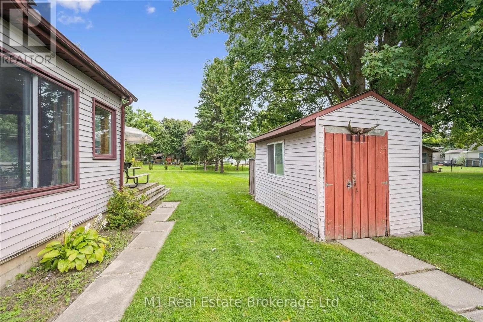 33 19 SIDE ROAD