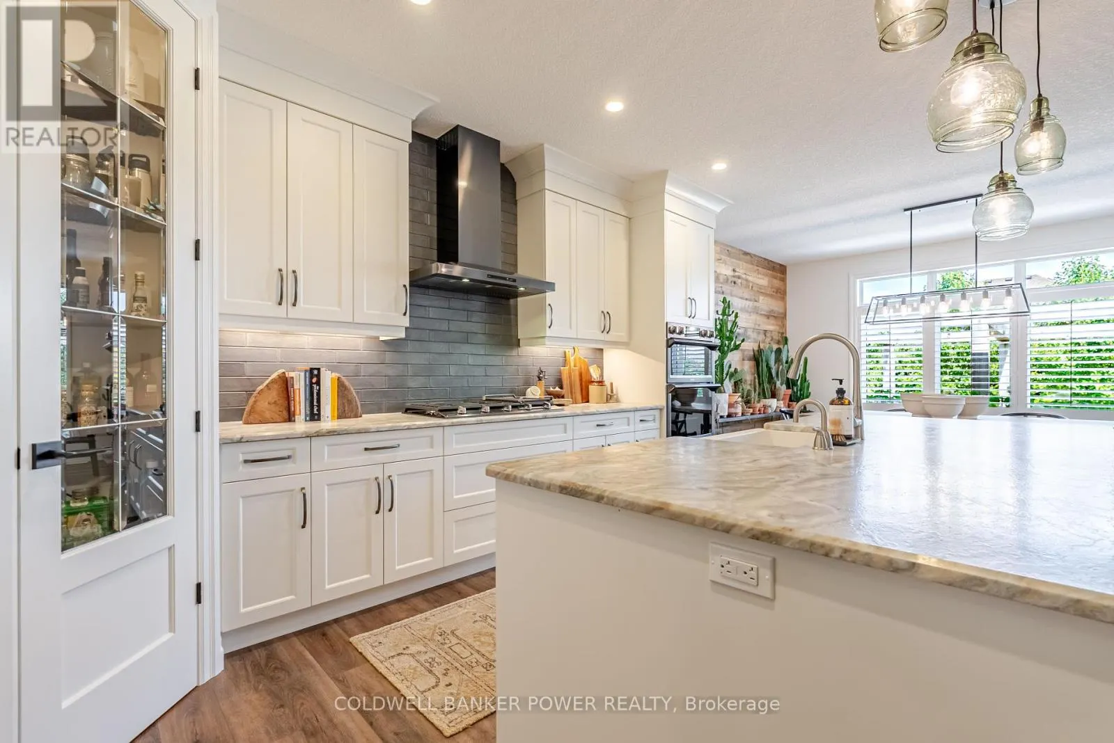 21 EDGEVIEW CRESCENT